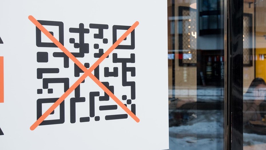 Нужен ли qr код несовершеннолетним, кормящим и беременным: могут ли посещать общественные места без куар кода
