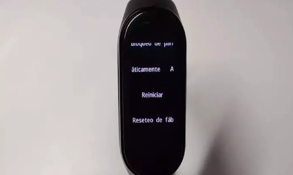 Что делать если не получается подключить mi band 3 или 4 к телефону?